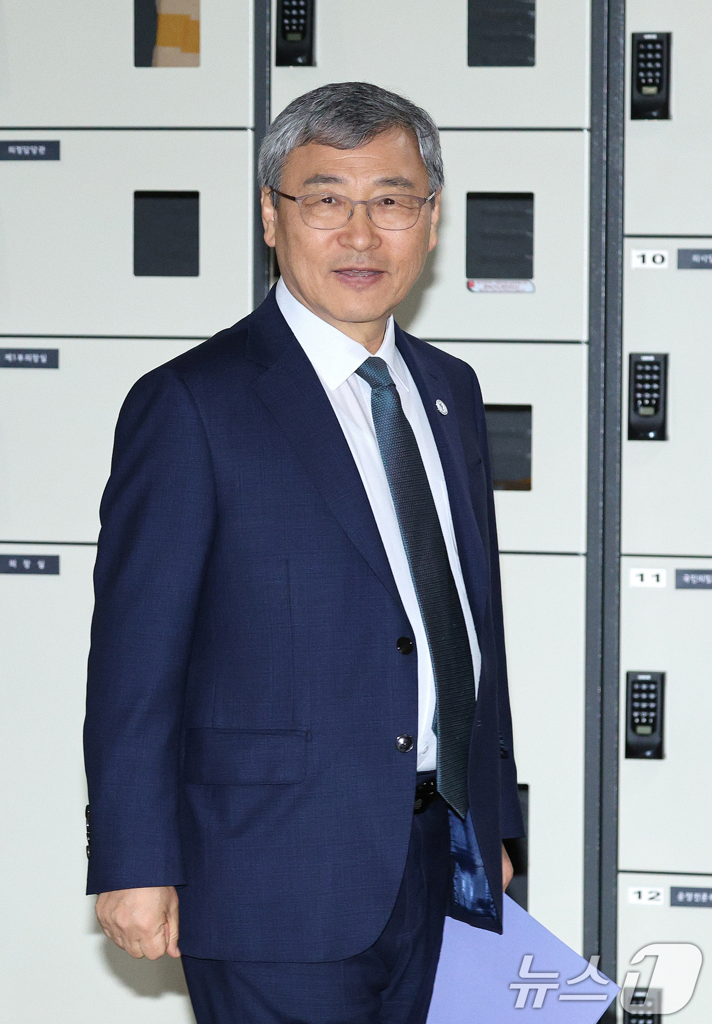 (서울=뉴스1) 신웅수 기자 = 정근식 서울시교육감이 30일 오후 서울 중구 서울시의회에서 열린 제330회 임시회 본회의에 참석하고 있다. 2025.4.30/뉴스1