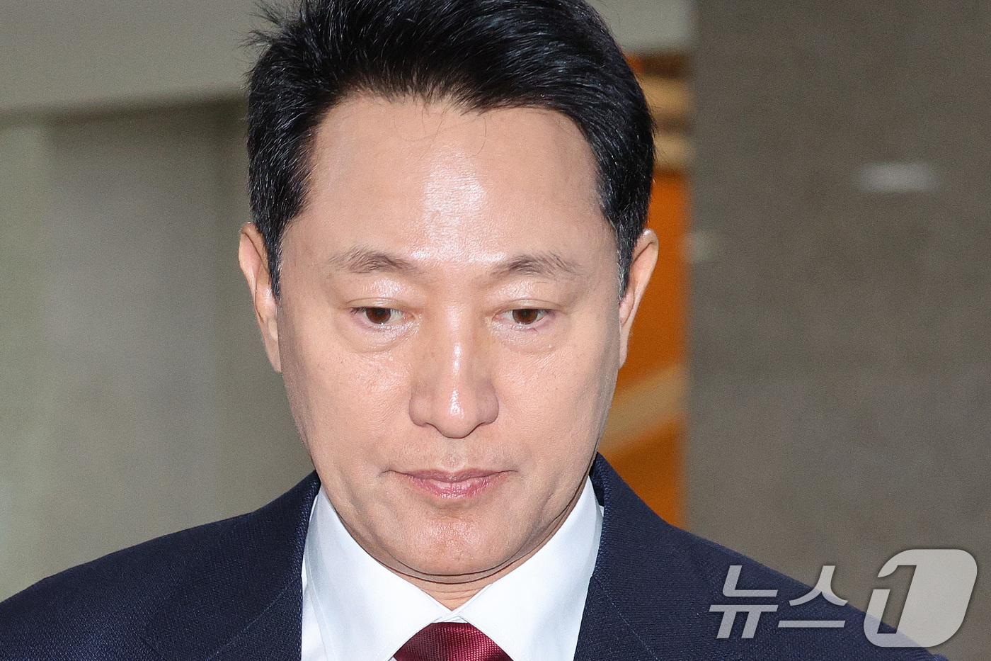 (서울=뉴스1) 신웅수 기자 = 오세훈 서울시장이 30일 오후 서울 중구 서울시의회에서 열린 제330회 임시회 본회의에 참석하고 있다.오 시장은 "오세훈 잡으러 왔다"며 검찰에 연 …