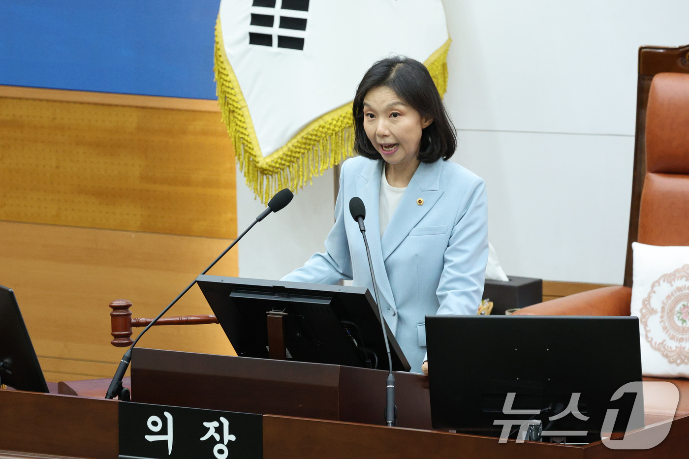 (서울=뉴스1) 신웅수 기자 = 최호정 서울시의회 의장이 30일 오후 서울 중구 서울시의회에서 열린 제330회 임시회 본회의에서 의사봉을 두드리고 있다. 2025.4.30/뉴스1