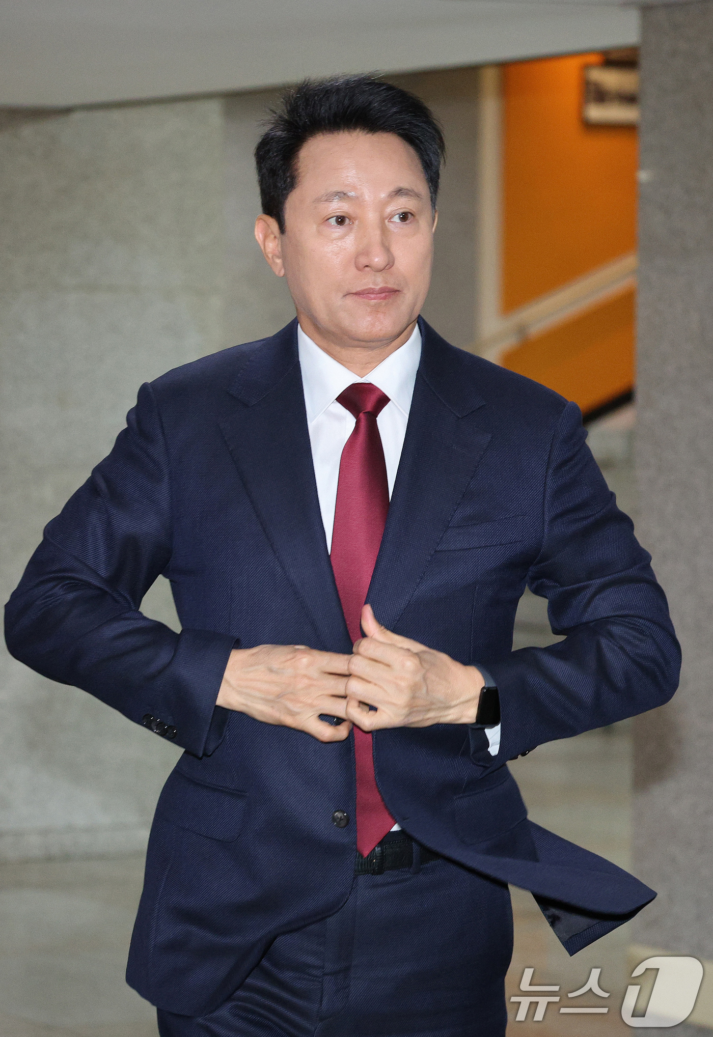 (서울=뉴스1) 신웅수 기자 = 오세훈 서울시장이 30일 오후 서울 중구 서울시의회에서 열린 제330회 임시회 본회의에 참석하고 있다.오 시장은 "오세훈 잡으러 왔다"며 검찰에 연 …