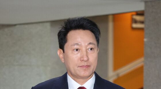 시의회 본회의 참석하는 오세훈 시장