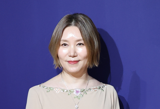 포즈 취하는 육진 피아제 코리아 지사장