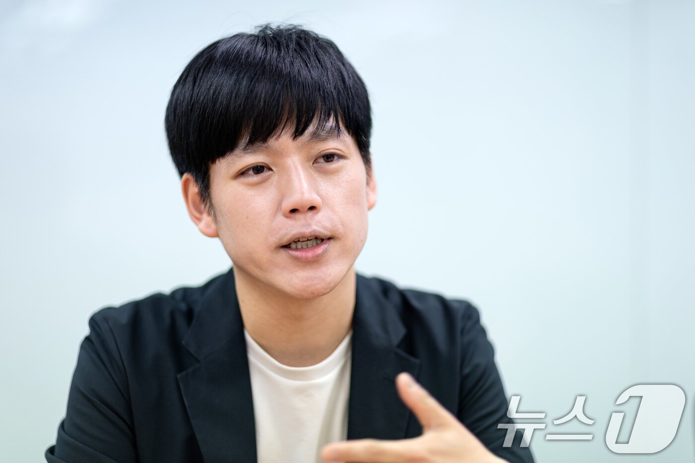 본문 이미지 - 이동수 청년정치크루 대표가 30일 서울 종로구 뉴스1 본사에서 인터뷰하고 있다. 2025.4.30/뉴스1 ⓒ News1 이승배 기자