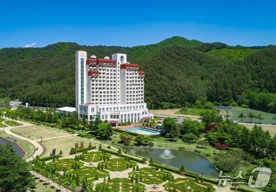 본문 이미지 - 켄싱턴호텔 평창 전경&#40;켄싱턴호텔앤리조트 제공&#41;