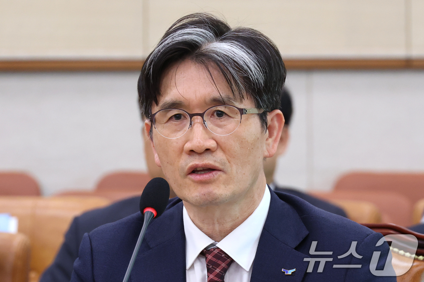 (서울=뉴스1) 이광호 기자 = 오동운 고위공직자범죄수사처장이 30일 오후 서울 여의도 국회에서 열린 법제사법위원회 전체회의에 출석해 의원 질의에 답하고 있다. 2025.4.30/ …