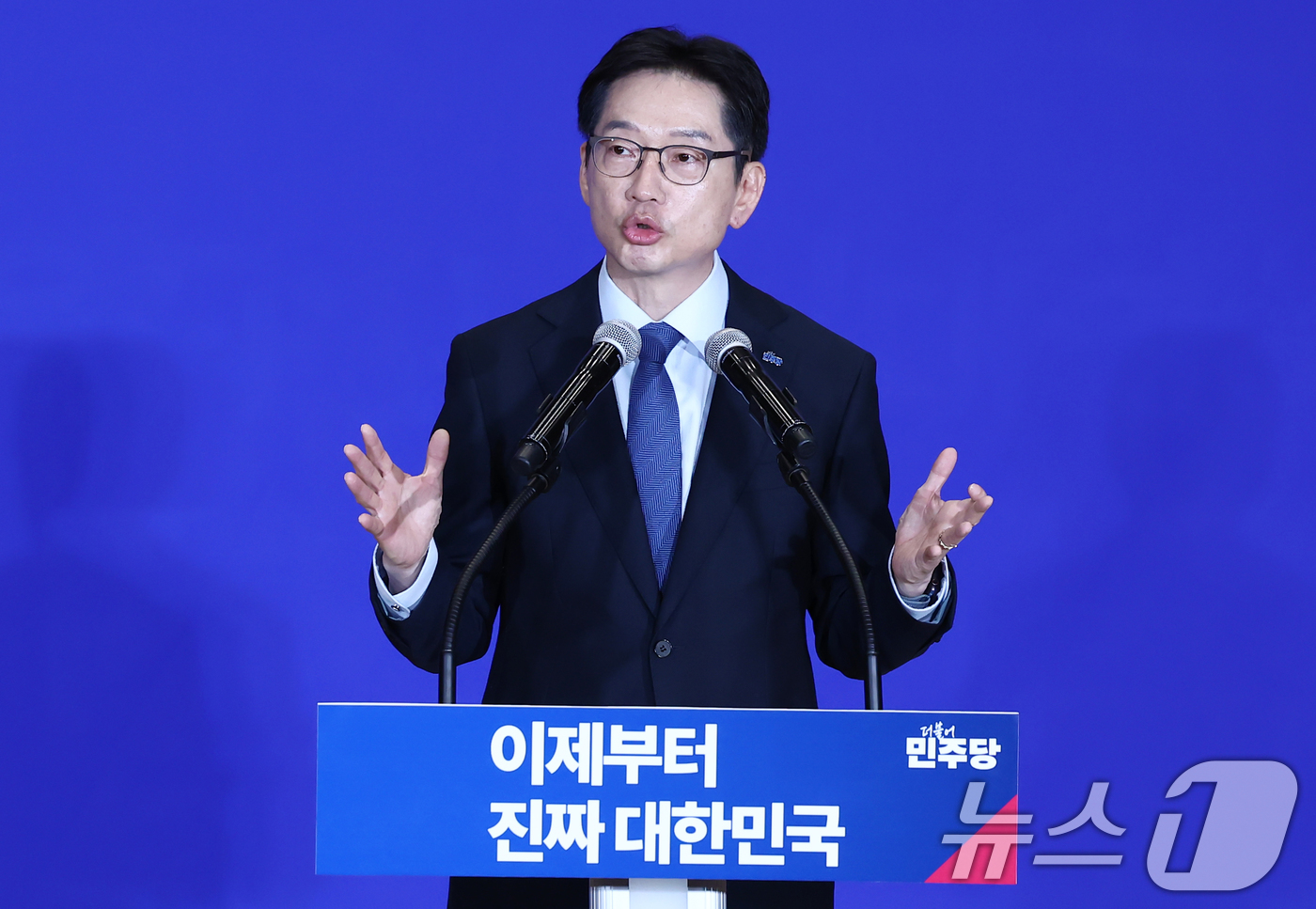 (서울=뉴스1) 김민지 기자 = 김경수 더불어민주당 총괄선대위원장이 30일 서울 여의도 국회 의원회관에서 열린 '제21대 대통령선거 중앙선거대책위원회 출범식'에서 인사말을 하고 있 …