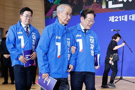 윤여준·조갑제 넘어 '홍카콜라'…이재명의 보수 흡인력