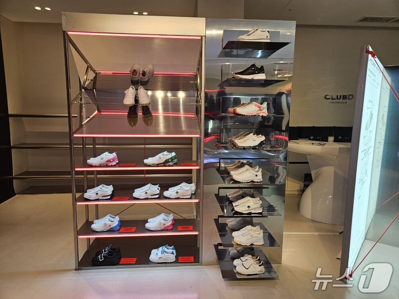 본문 이미지 - 데상트골프가 30일 서울 청담동 소재 클럽디청담에서 &#39;2025 비전 쇼케이스&#39;를 개최했다.ⓒ 뉴스1/김진희 기자.