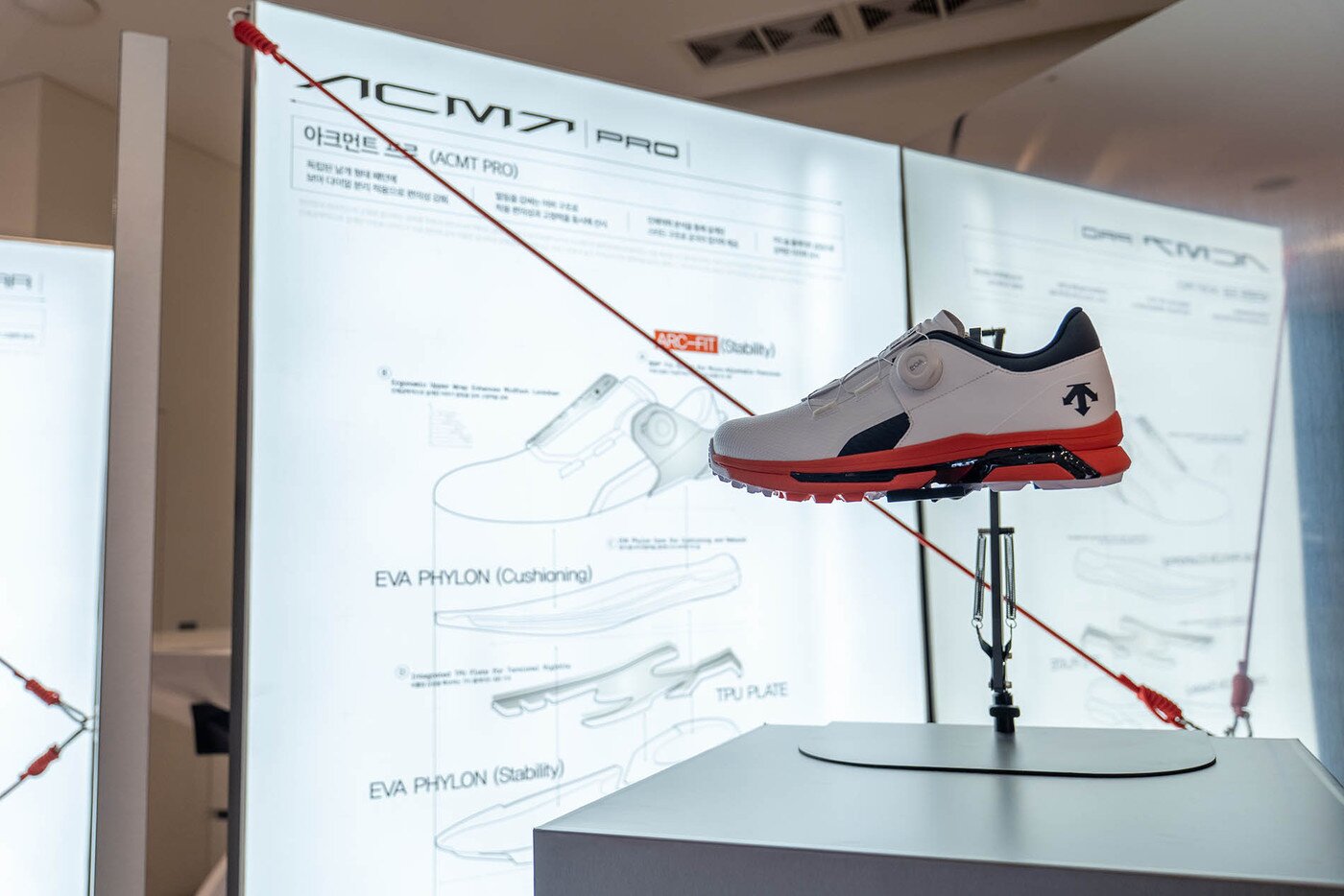 본문 이미지 - 아크먼트 프로 골프화.&#40;데상트골프제공&#41;