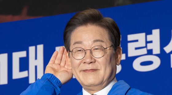 경청 퍼포먼스 하는 이재명