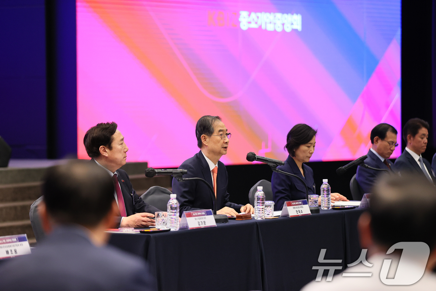 (서울=뉴스1) 임세영 기자 = 한덕수 대통령 권한대행이 30일 서울 영등포구 여의도 중소기업중앙회에서 열린 중소기업 규제혁신 간담회에서 발언을 하고 있다. (총리실 제공, 재판매 …