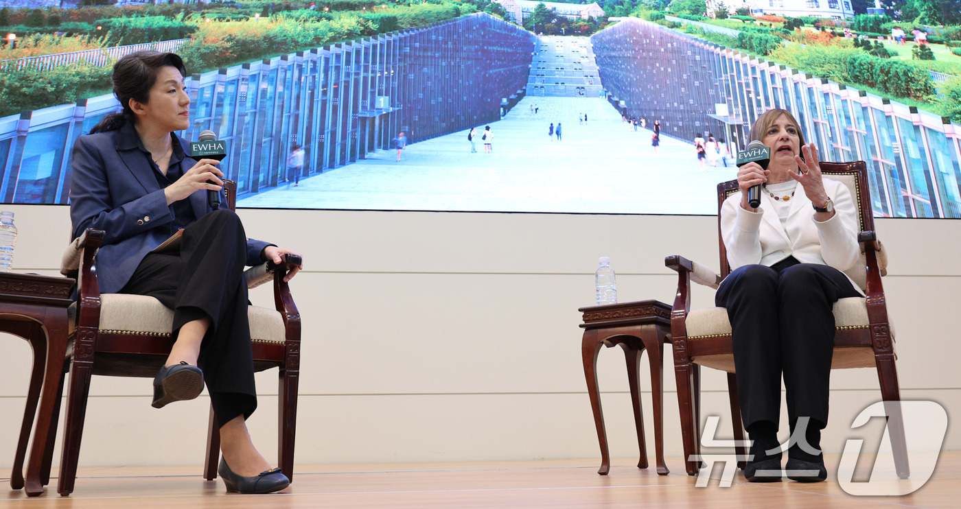 (서울=뉴스1) 신웅수 기자 = 웬디 커틀러(Wendy Cutler) 전 미국 무역대표부(USTR) 부대표가 30일 오후 서울 서대문구 이화여대 이삼봉홀에서 '한미 경제 관계: 협 …