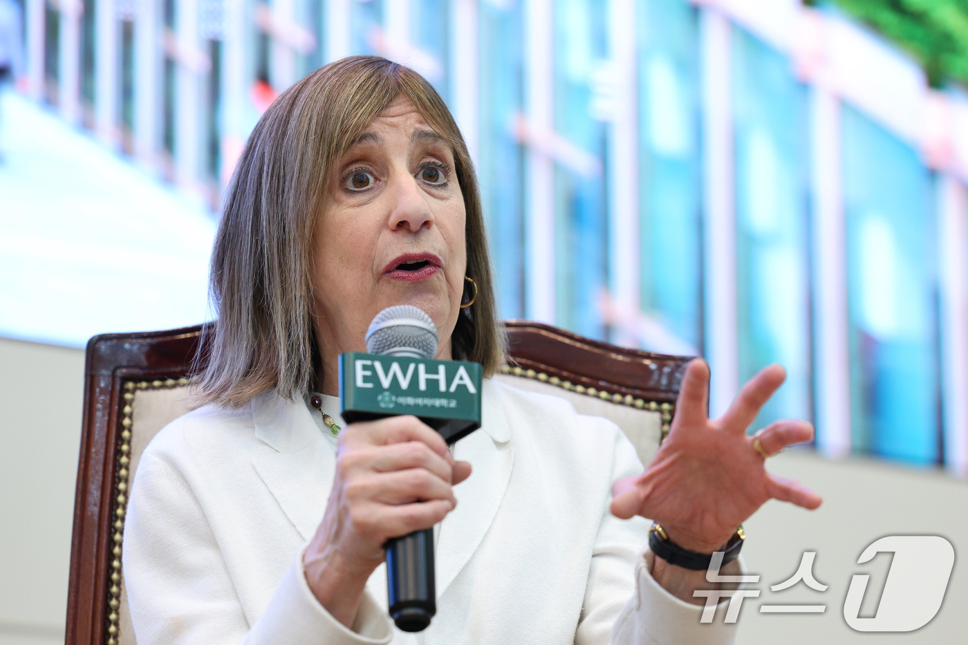 (서울=뉴스1) 신웅수 기자 = 웬디 커틀러(Wendy Cutler) 전 미국 무역대표부(USTR) 부대표가 30일 오후 서울 서대문구 이화여대 이삼봉홀에서 '한미 경제 관계: 협 …