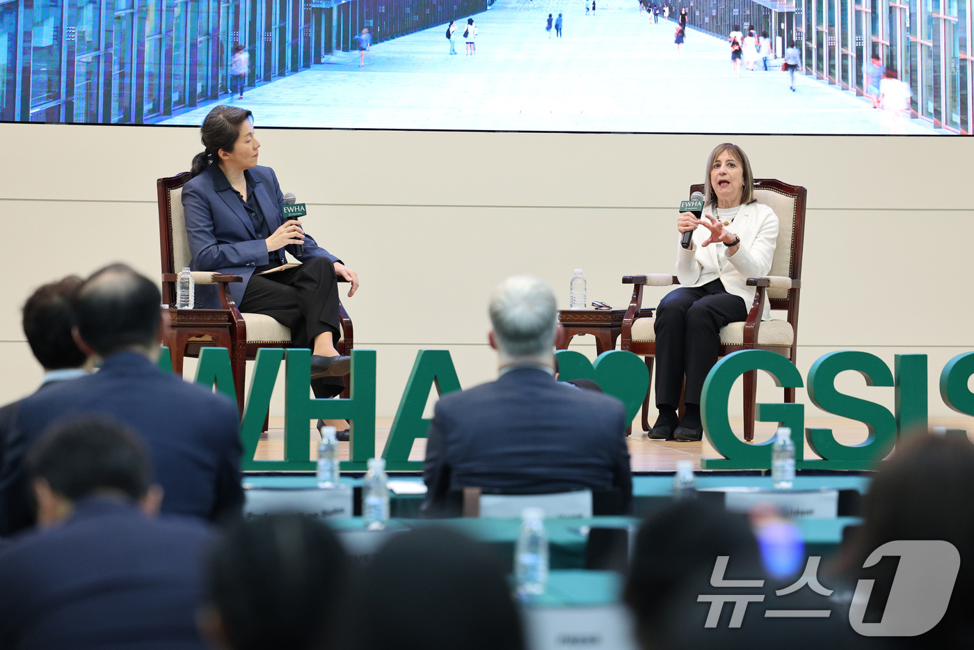 (서울=뉴스1) 신웅수 기자 = 웬디 커틀러(Wendy Cutler) 전 미국 무역대표부(USTR) 부대표가 30일 오후 서울 서대문구 이화여대 이삼봉홀에서 '한미 경제 관계: 협 …