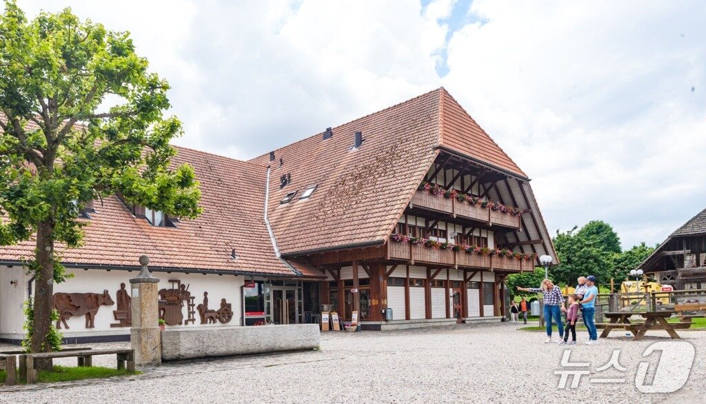 본문 이미지 - 에멘탈 치즈 공방(스위스정부관광청 제공)