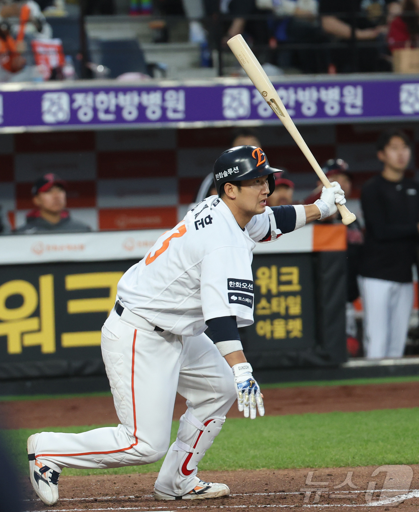 (대전=뉴스1) 김기남 기자 = 30일 대전 한화생명볼파크에서 열린 '2025 신한 SOL 뱅크 KBO리그' 프로야구 한화 이글스와 LG 트윈스 경기에서 한화 최재훈 타격하고 있다 …