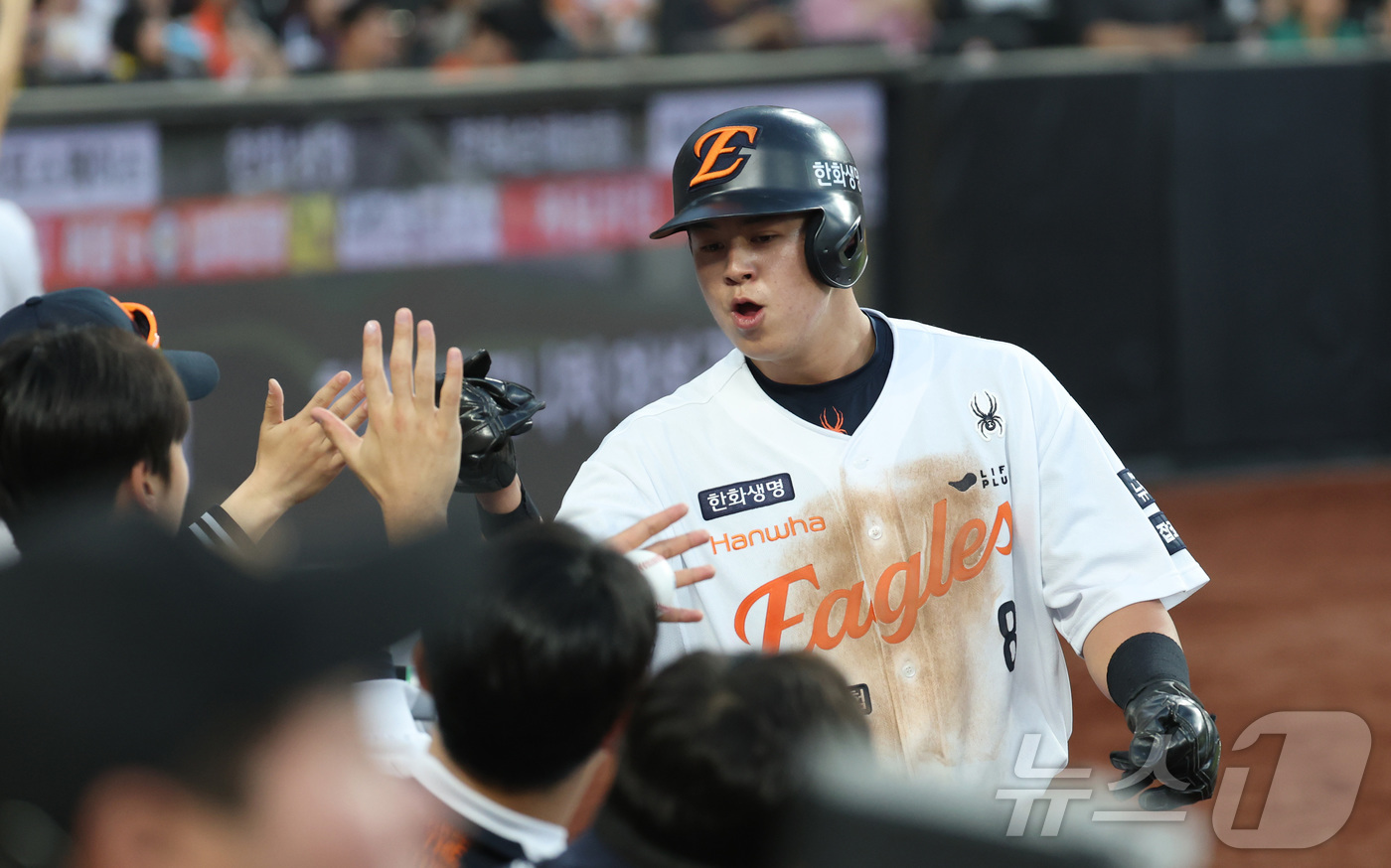 (대전=뉴스1) 김기남 기자 = 30일 대전 한화생명볼파크에서 열린 '2025 신한 SOL 뱅크 KBO리그' 프로야구 한화 이글스와 LG 트윈스 경기에서 한화 2회말 한화 노시환이 …