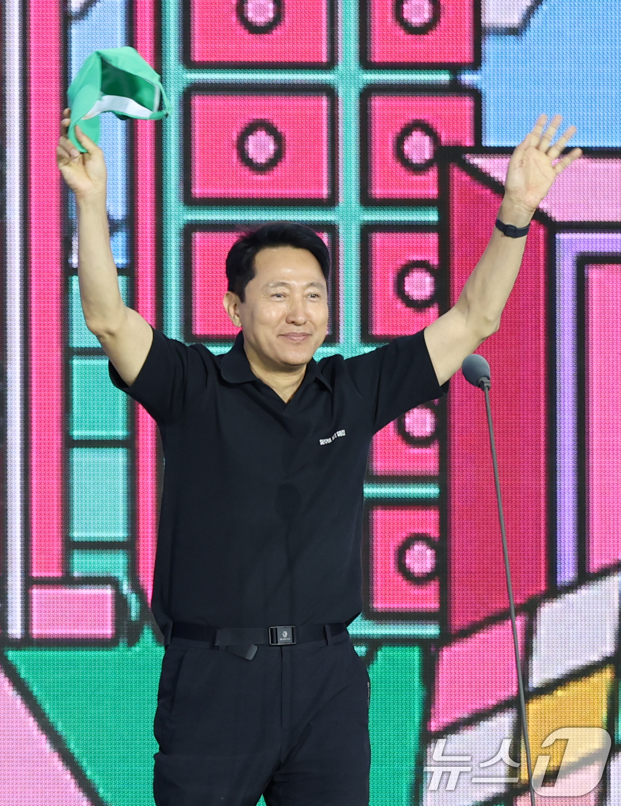 (서울=뉴스1) 권현진 기자 = 오세훈 서울시장이 30일 서울 마포구 상암 월드컵경기장에서 열린 ‘서울스프링페스타 WONDER SHOW’에 참석해 서울스프링페스타 개막을 알리고 있 …