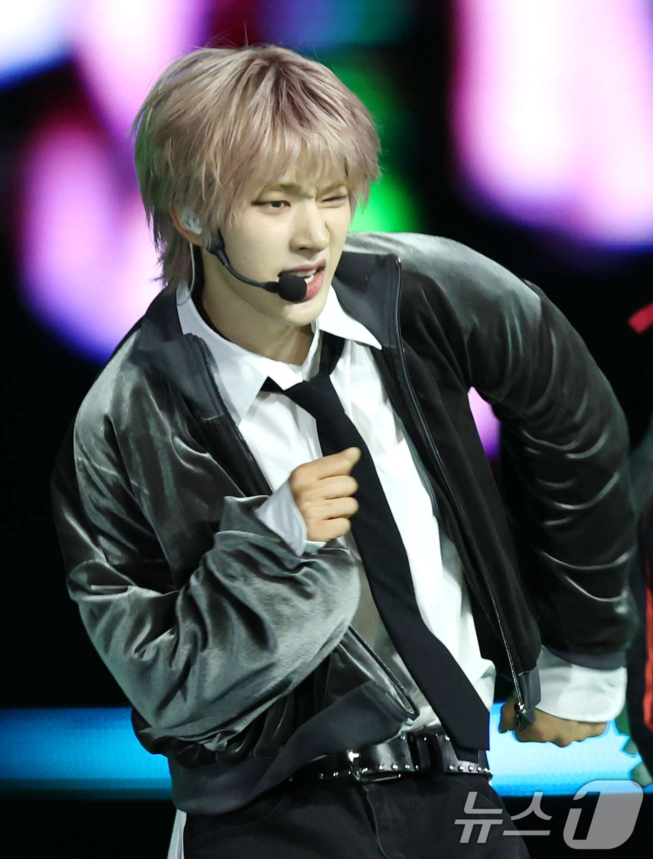 (서울=뉴스1) 권현진 기자 = 넥스지 토모야가 30일 서울 마포구 상암 월드컵경기장에서 열린 ‘서울스프링페스타 WONDER SHOW’에 출연해 화려한 무대를 선보이고 있다. 20 …