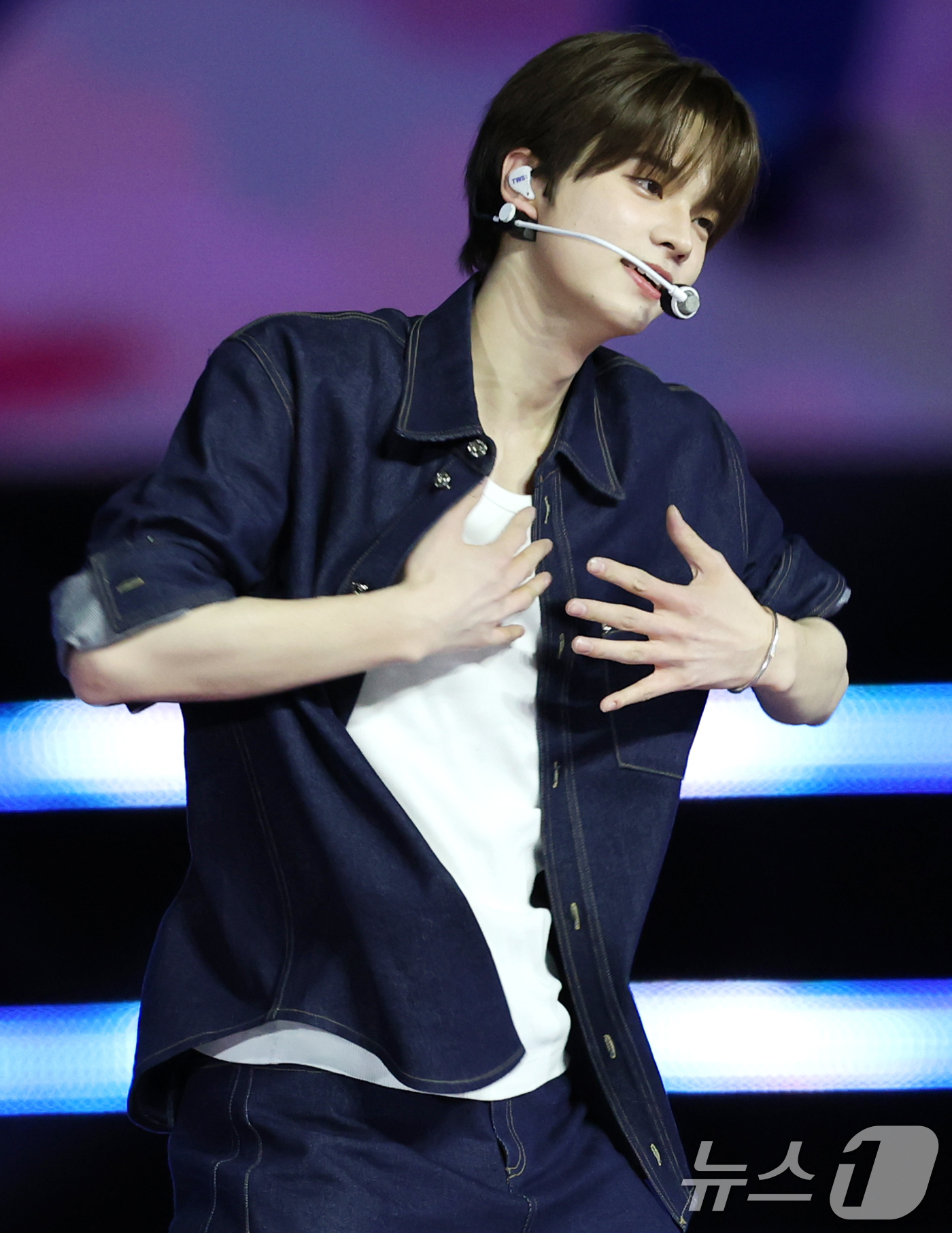 (서울=뉴스1) 권현진 기자 = 투어스 신유가 30일 서울 마포구 상암 월드컵경기장에서 열린 ‘서울스프링페스타 WONDER SHOW’에 출연해 화려한 무대를 선보이고 있다. 202 …