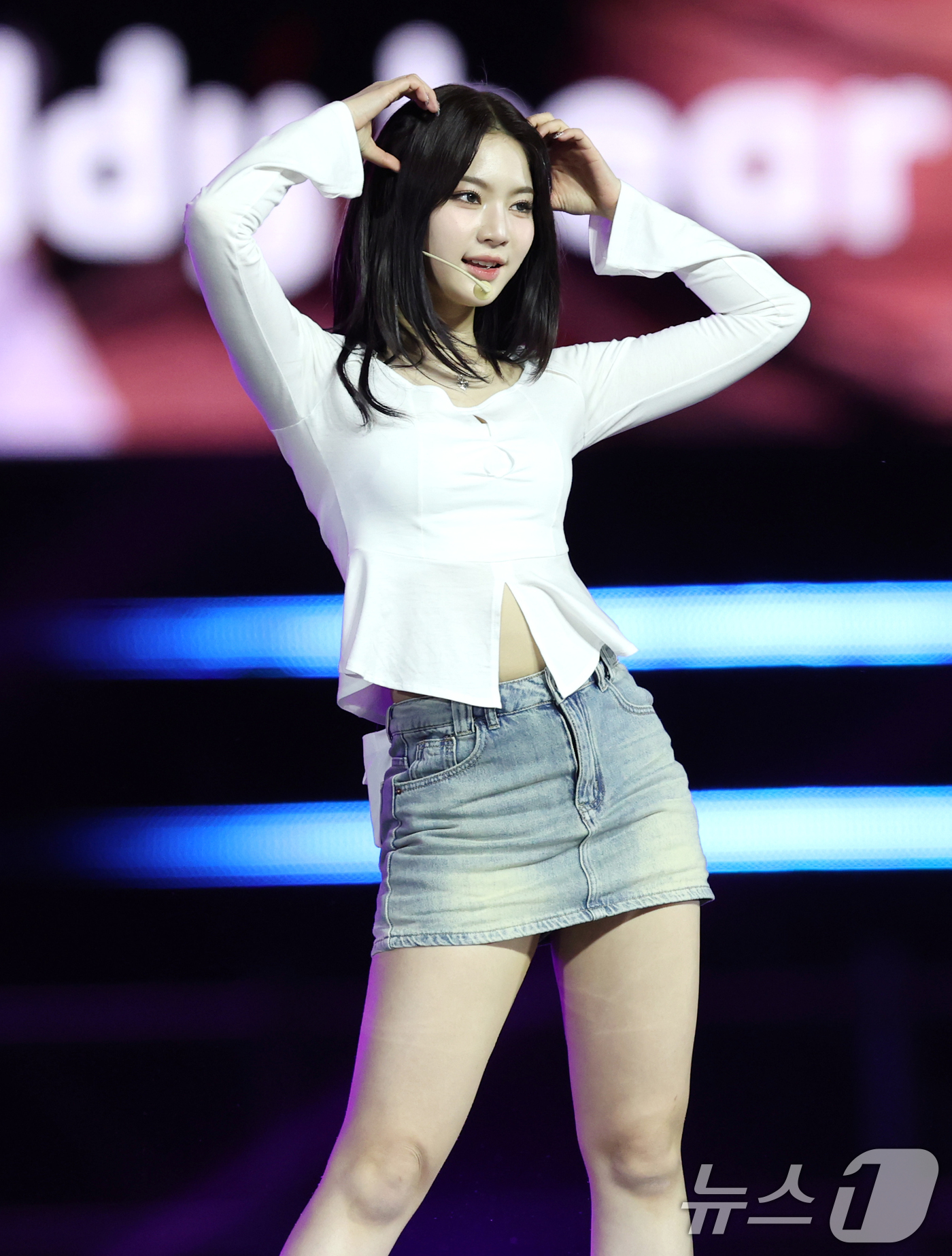 (서울=뉴스1) 권현진 기자 = 스테이씨 아이사가 30일 서울 마포구 상암 월드컵경기장에서 열린 ‘서울스프링페스타 WONDER SHOW’에 출연해 화려한 무대를 선보이고 있다. 2 …