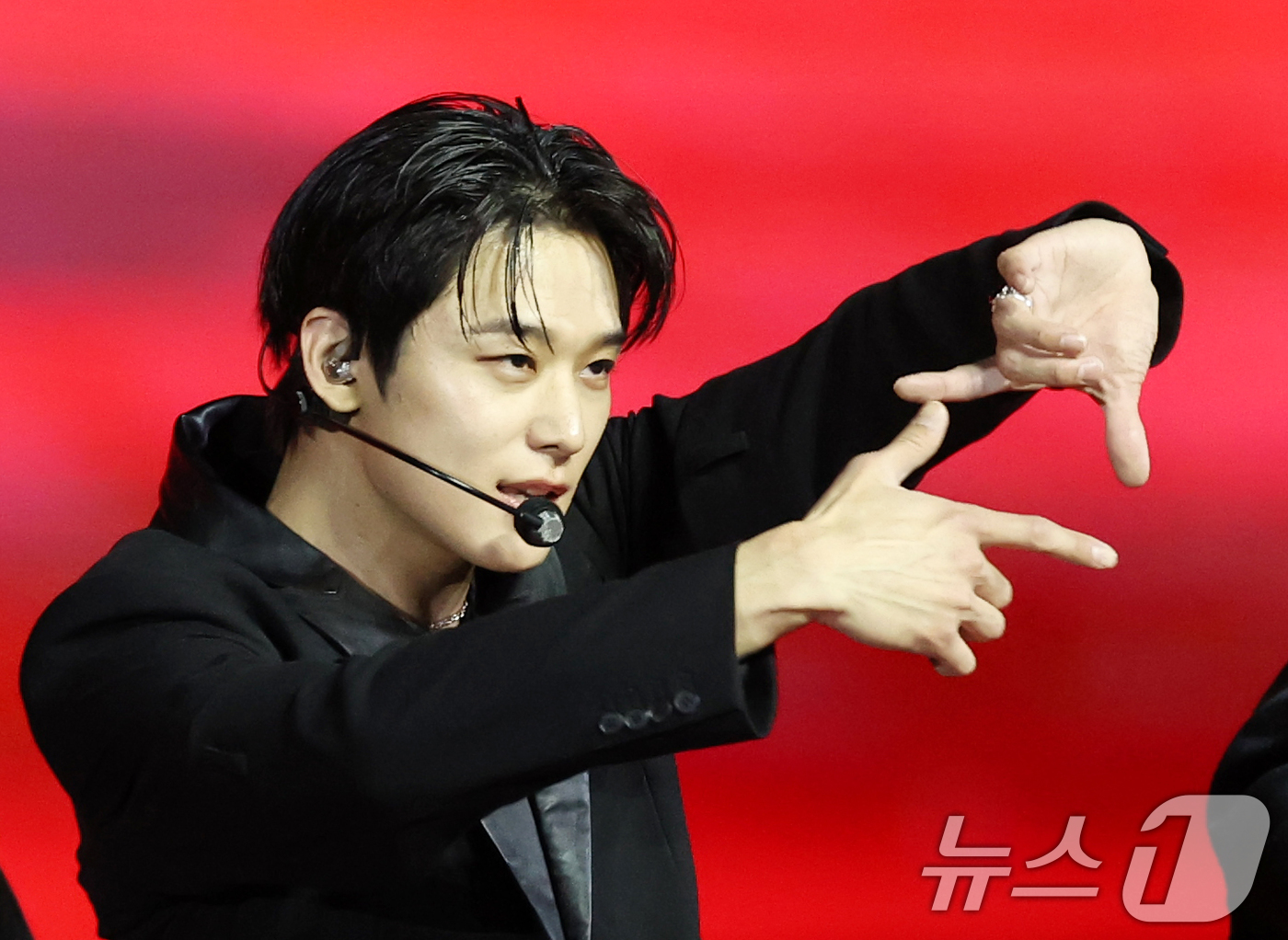 (서울=뉴스1) 권현진 기자 = 더보이즈 주연이 30일 서울 마포구 상암 월드컵경기장에서 열린 ‘서울스프링페스타 WONDER SHOW’에 출연해 화려한 무대를 선보이고 있다. 20 …