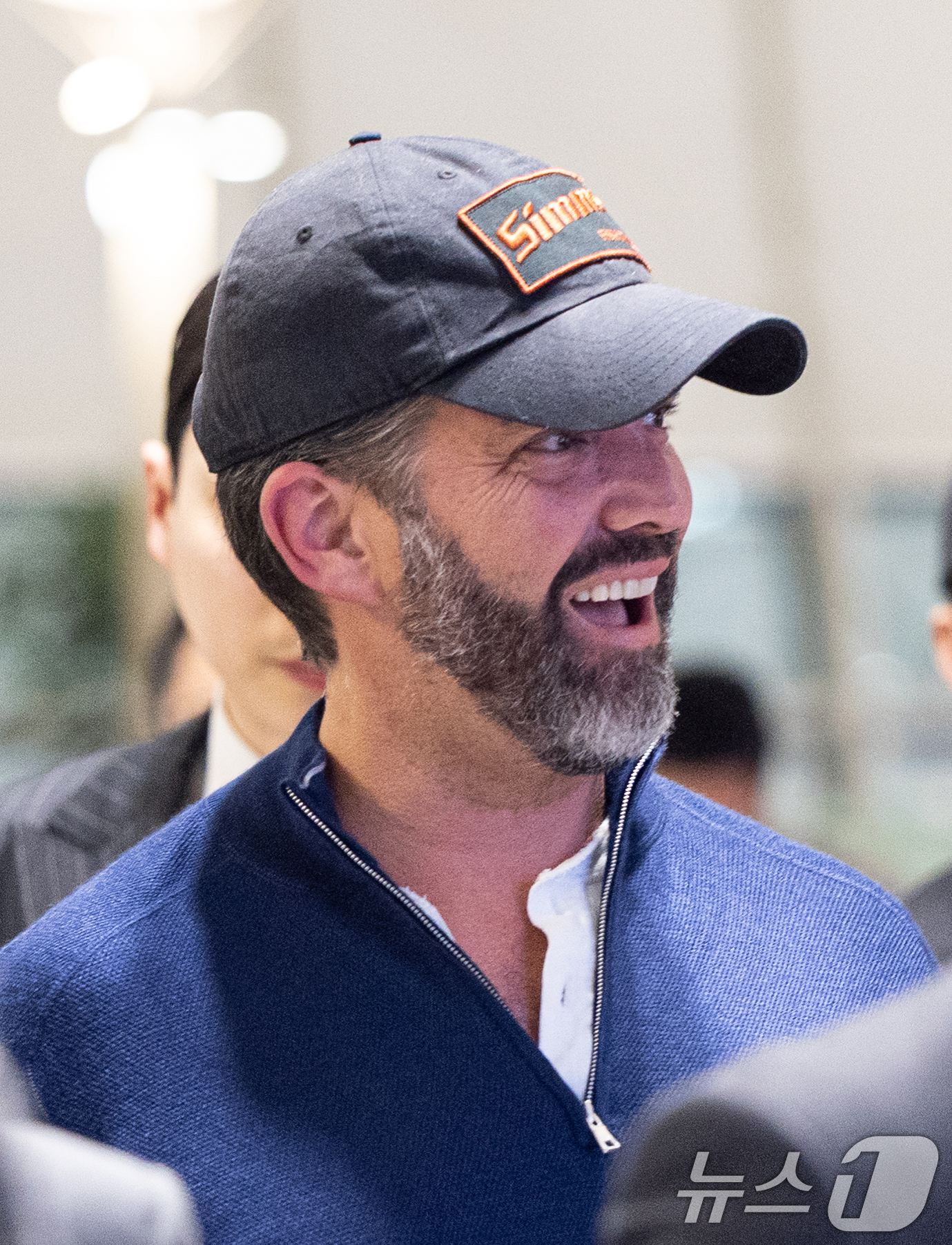 (인천공항=뉴스1) 이승배 기자 = 도널드 트럼프 미국 대통령의 장남 트럼프 주니어가 30일 오후 인천국제공항을 통해 출국하고 있다.정용진 신세계그룹 회장의 초청으로 한국을 방문했 …