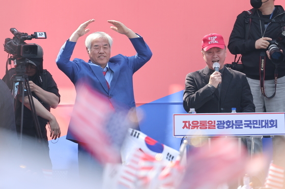 전광훈, 출국금지 해제 소송…"트럼프 멘토 만나러 미국 가겠다"