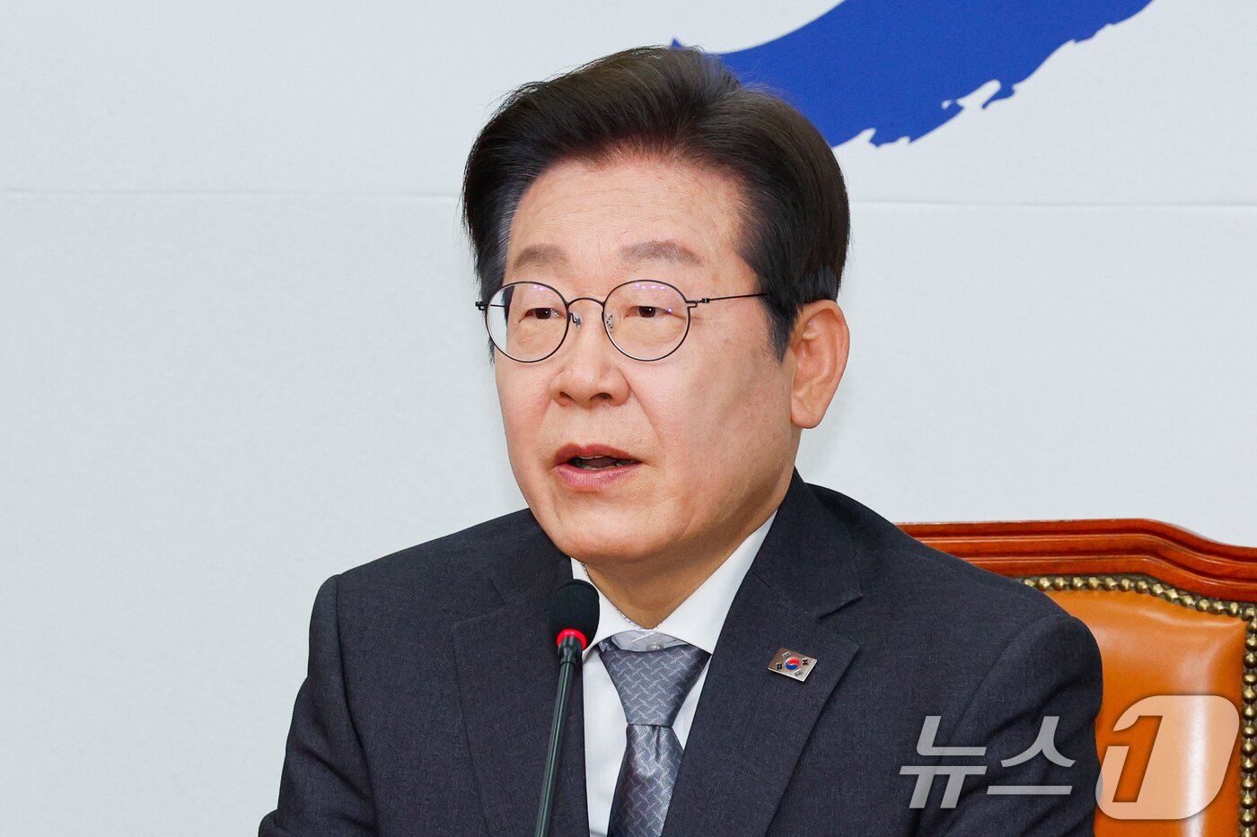 본문 이미지 - 이재명 더불어민주당 대표가 4일 서울 여의도 국회에서 헌법재판소의 윤석열 대통령 파면 결정에 대한 입장을 밝히고 있다. 2025.4.4/뉴스1 ⓒ News1 안은나 기자
