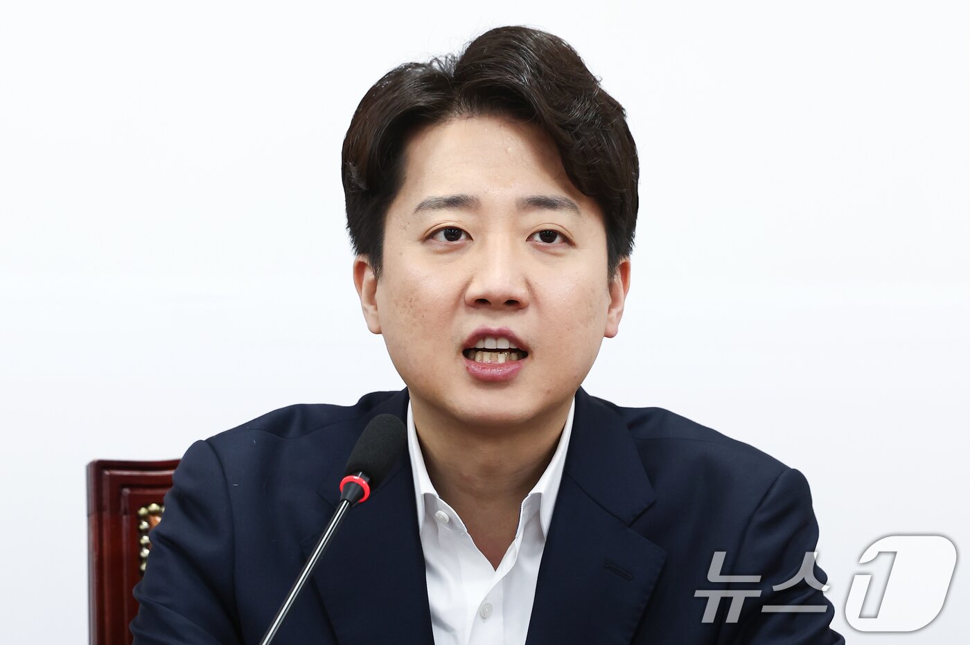 본문 이미지 - 이준석 개혁신당 의원이 4일 오후 서울 여의도 국회에서 열린 최고위원회의에서 발언하고 있다. 2025.4.4/뉴스1 ⓒ News1 김민지 기자