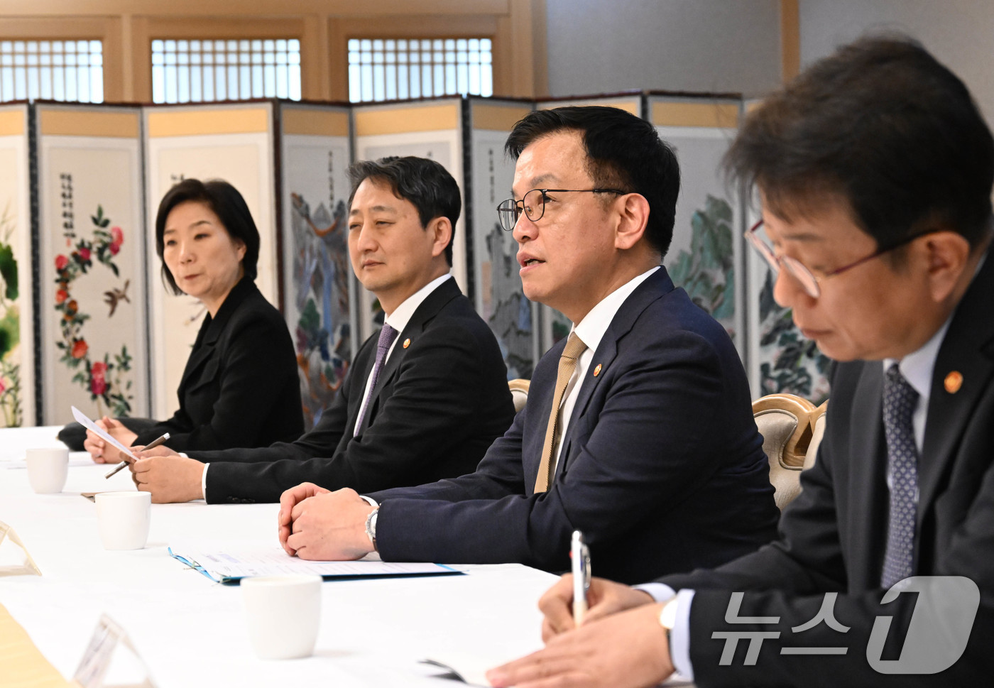 (서울=뉴스1) = 최상목 경제부총리 겸 기획재정부 장관이 4일 서울 종로구 정부서울청사에서 열린 경제관계장관간담회에서 발언하고 있다. (기획재정부 제공, 재판매 및 DB 금지) …
