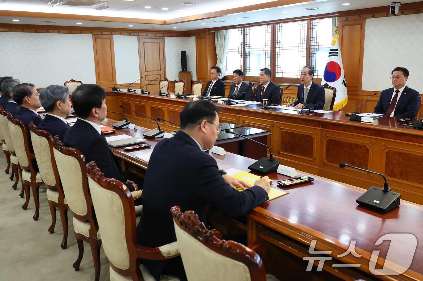 (서울=뉴스1) 임세영 기자 = 한덕수 대통령 권한대행 국무총리가 4일 서울 종로구 정부서울청사에서 열린 긴급 국가안전보장회의(NSC) 전체회의에서 발언을 하고 있다. (총리실 제 …