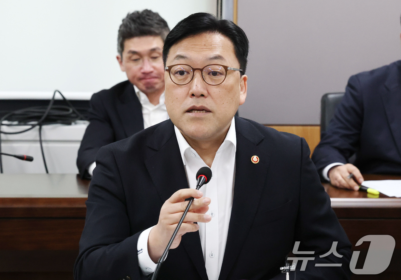 (서울=뉴스1) 임세영 기자 = 김병환 금융위윈회 위원장이 7일 오전 서울 종로구 정부서울청사에서 열린 금융상황 점검회의에서 모두발언을 하고 있다. 2025.4.7/뉴스1