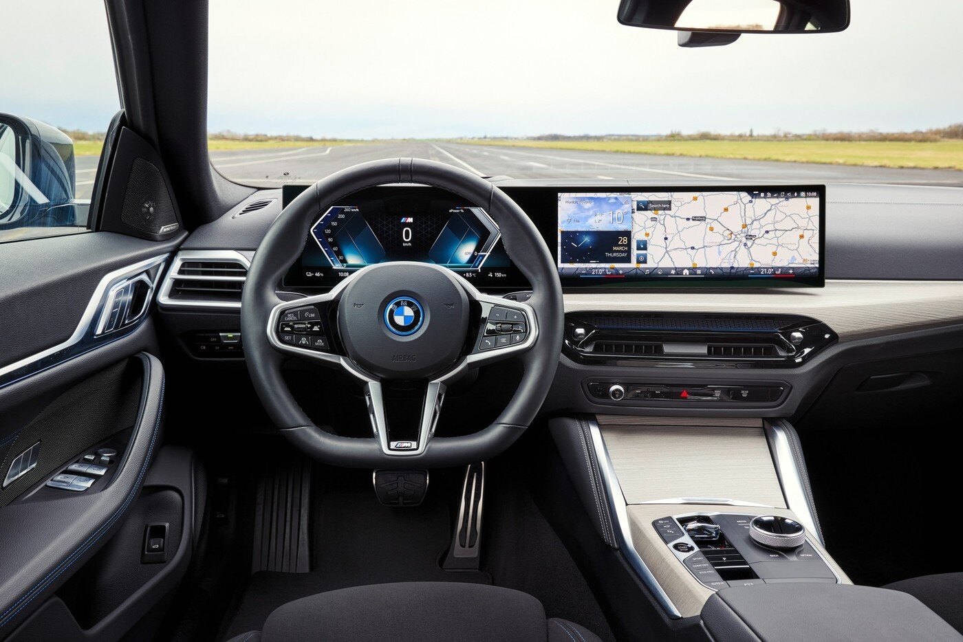 본문 이미지 - 7일 한국 시장에 공식 출시된 BMW 중형 순수 전기 그란 쿠페 '뉴 i4 e드라이브(Drive)40'의 내부 모습(BMW코리아 제공). 2025.04.07.