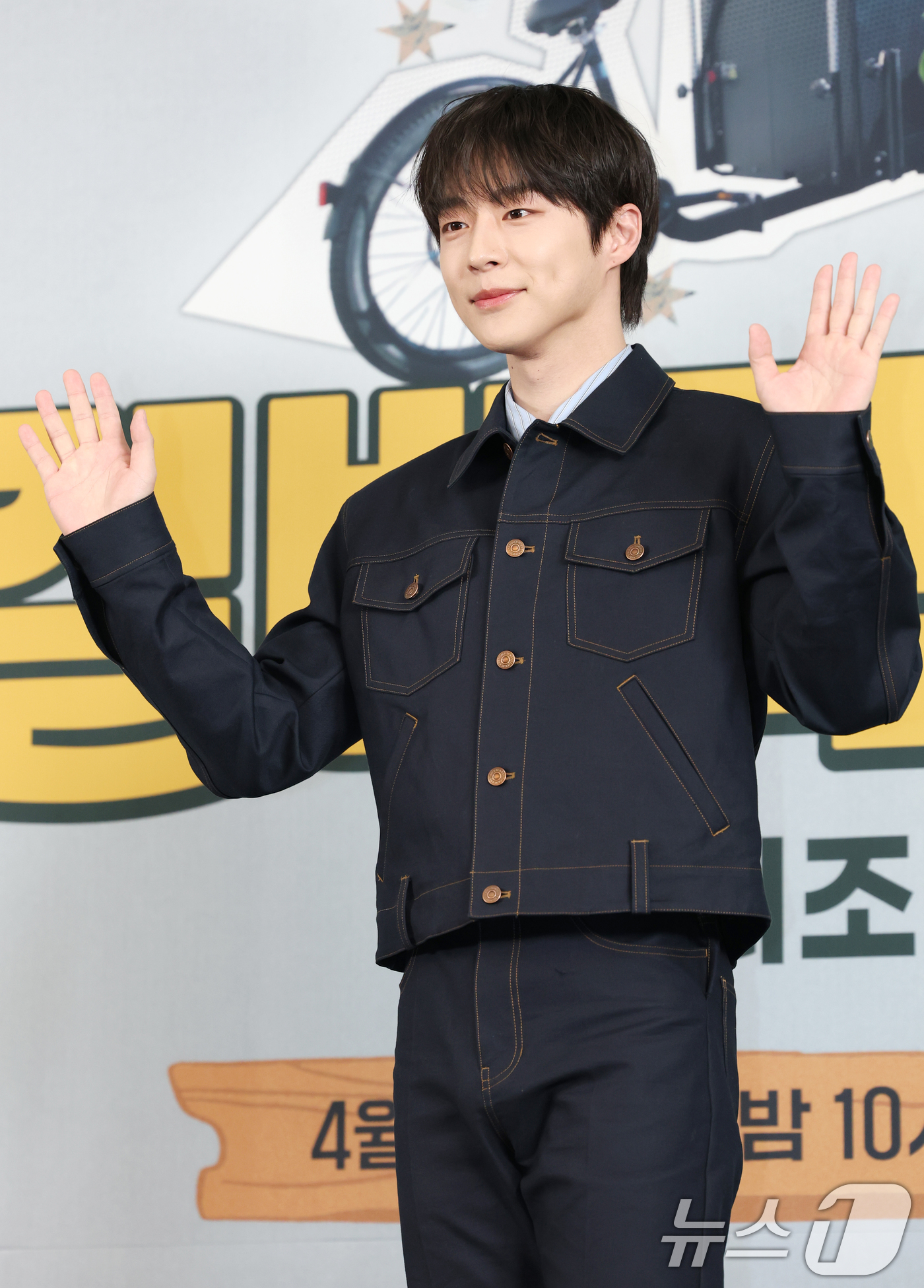 (서울=뉴스1) 권현진 기자 = 배우 배인혁이 7일 서울 마포구 상암 스탠포드호텔에서 열린 JTBC 신규 예능 ‘길바닥 밥장사’ 제작발표회에 참석해 포즈를 취하고 있다.‘길바닥 밥 …