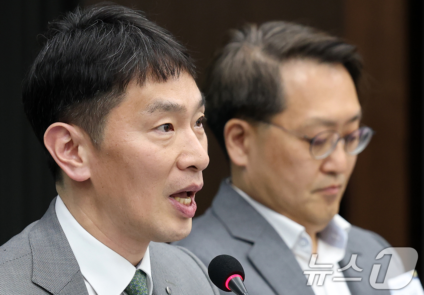 (서울=뉴스1) 오대일 기자 = 이복현 금융감독원장이 7일 오후 서울 중구 은행회관에서 열린 2025년도 금융감독자문위원회 전체회의에서 모두발언을 하고 있다.  2025.4.7/뉴 …