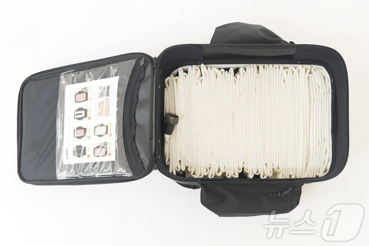 본문 이미지 - 소방호스 배낭 내부./뉴스1