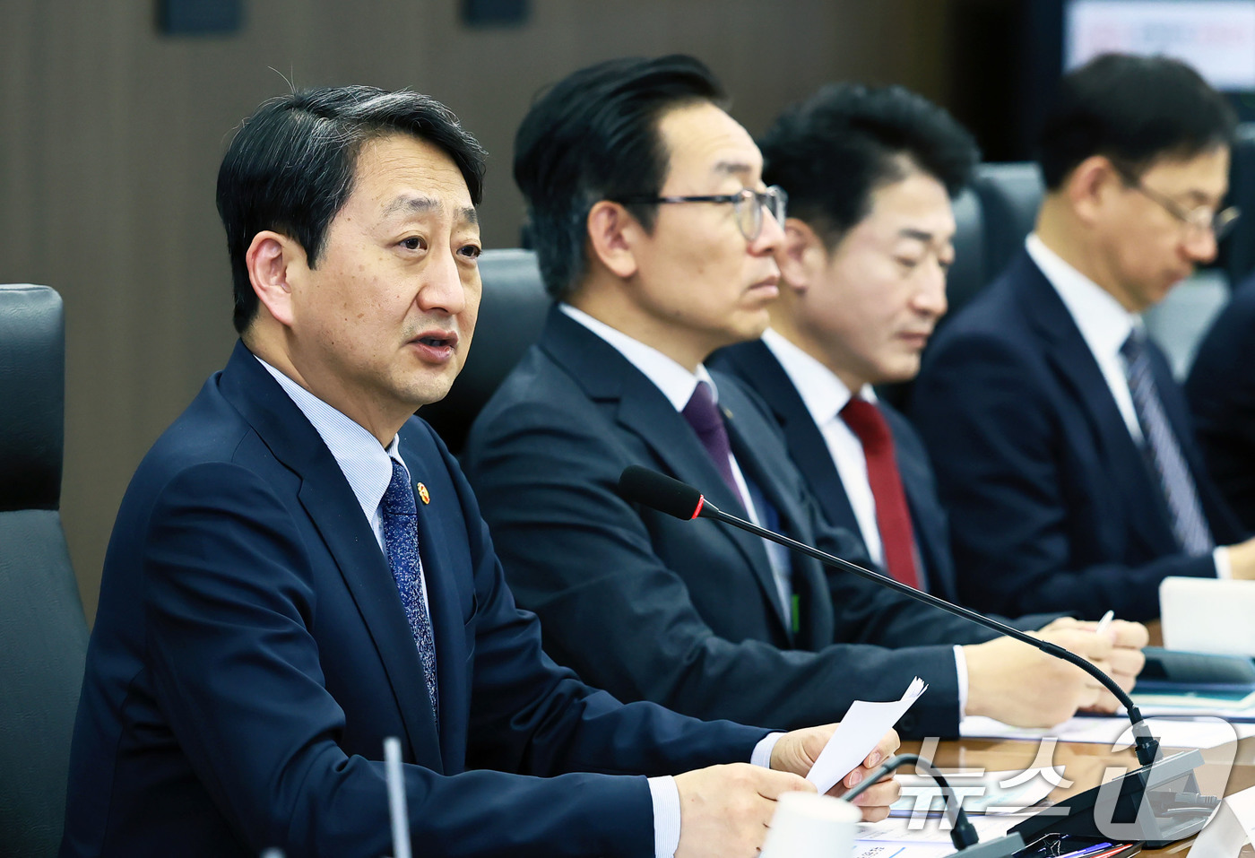 (서울=뉴스1) = 안덕근 산업통상자원부 장관이 7일 서울 중구 대한상공회의소에서 열린 '산업부 산하 공공기관장 회의'를 주재하고 있다. (산업통상자원부 제공. 재판매 및 DB금지 …