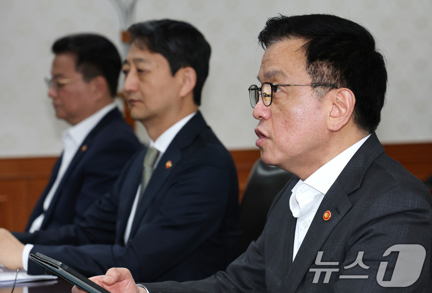 (서울=뉴스1) 임세영 기자 = 최상목 경제부총리 겸 기획재정부 장관이 8일 서울 종로구 정부서울청사에서 열린 경제관계장관간담회에서 발언을 하고 있다. 2025.4.8/뉴스1