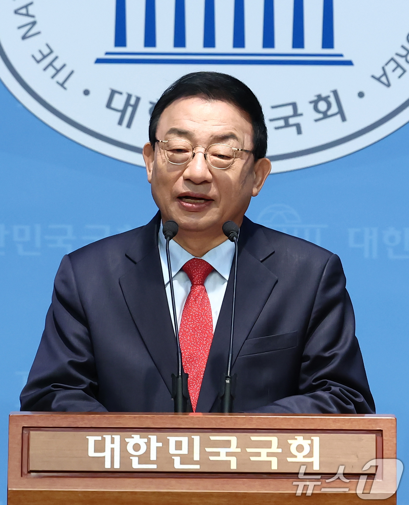 (서울=뉴스1) 김민지 기자 = 이정현 전 새누리당 대표가 8일 오전 서울 여의도 국회 소통관에서 제21대 대통령선거 출마 선언 기자회견을 하고 있다. 2025.4.8/뉴스1