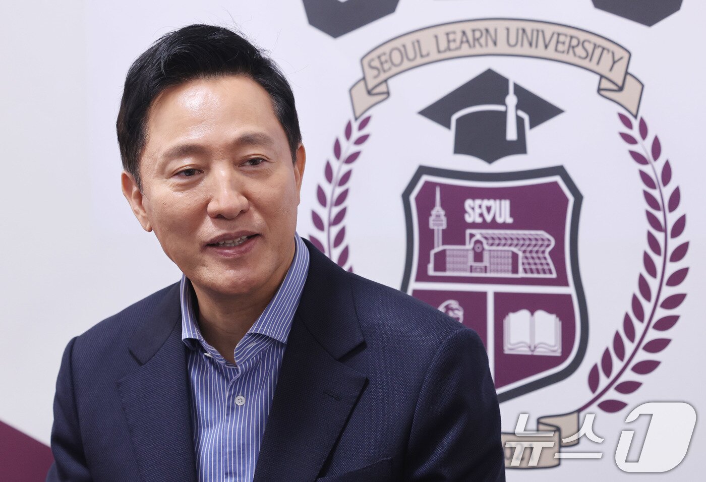 본문 이미지 - 오세훈 서울시장이 8일 서울 금천구의 한 공부방에서 열린 '서울런 간담회’에서 인사말을 하고 있다. 2025.4.8/뉴스1 ⓒ News1 박지혜 기자