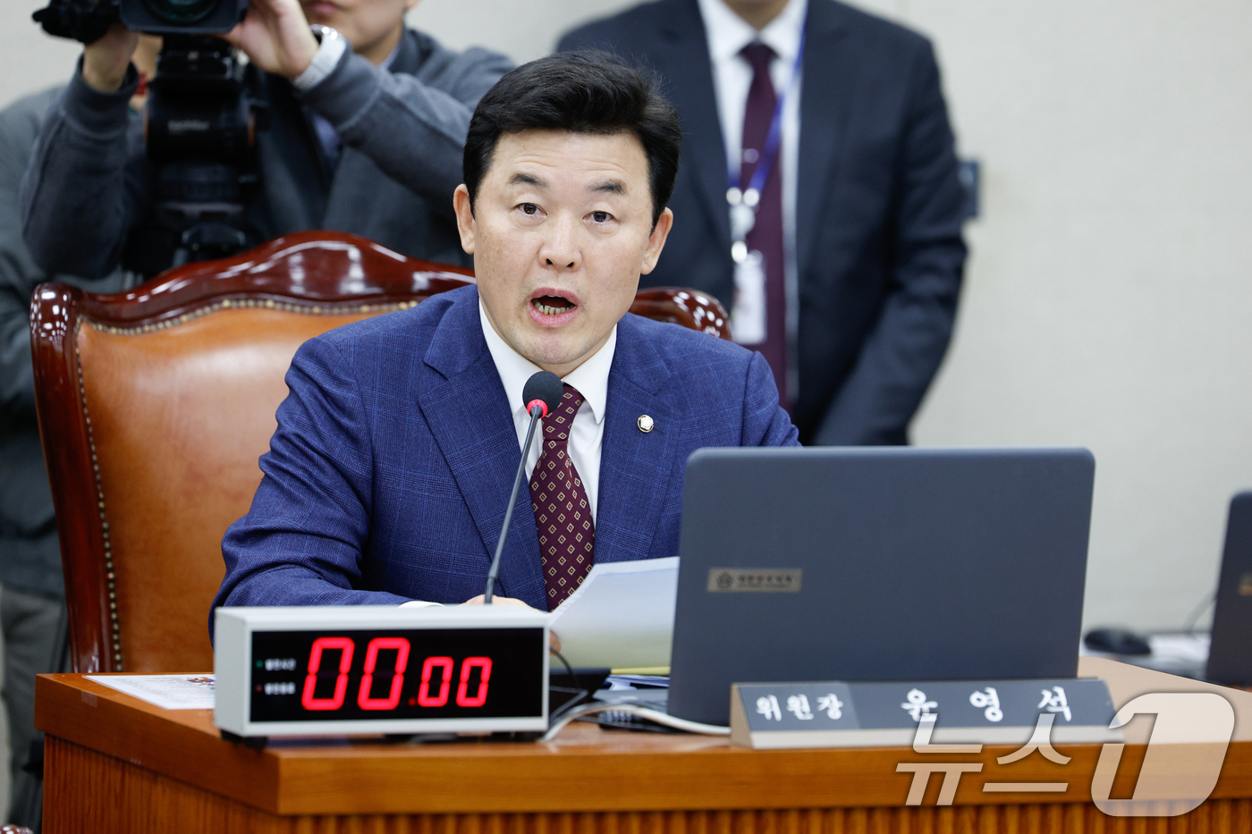 (서울=뉴스1) 안은나 기자 = 윤영석 국회 연금개혁 특별위원회 위원장이 8일 오전 서울 여의도 국회에서 열린 연금개혁 특위 제1차 전체회의에서 인사말을 하고 있다. 2025.4. …