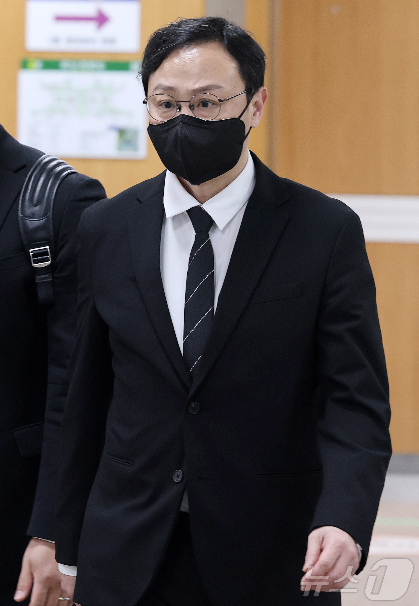 (서울=뉴스1) 박세연 기자 = 류광진 티몬 대표가 8일 서울 서초구 중앙지법에서 열린 '티메프 미정산' 관련  특정경제범죄가중처벌등에관한법률위반(배임) 등 공판에 출석하고 있다. …