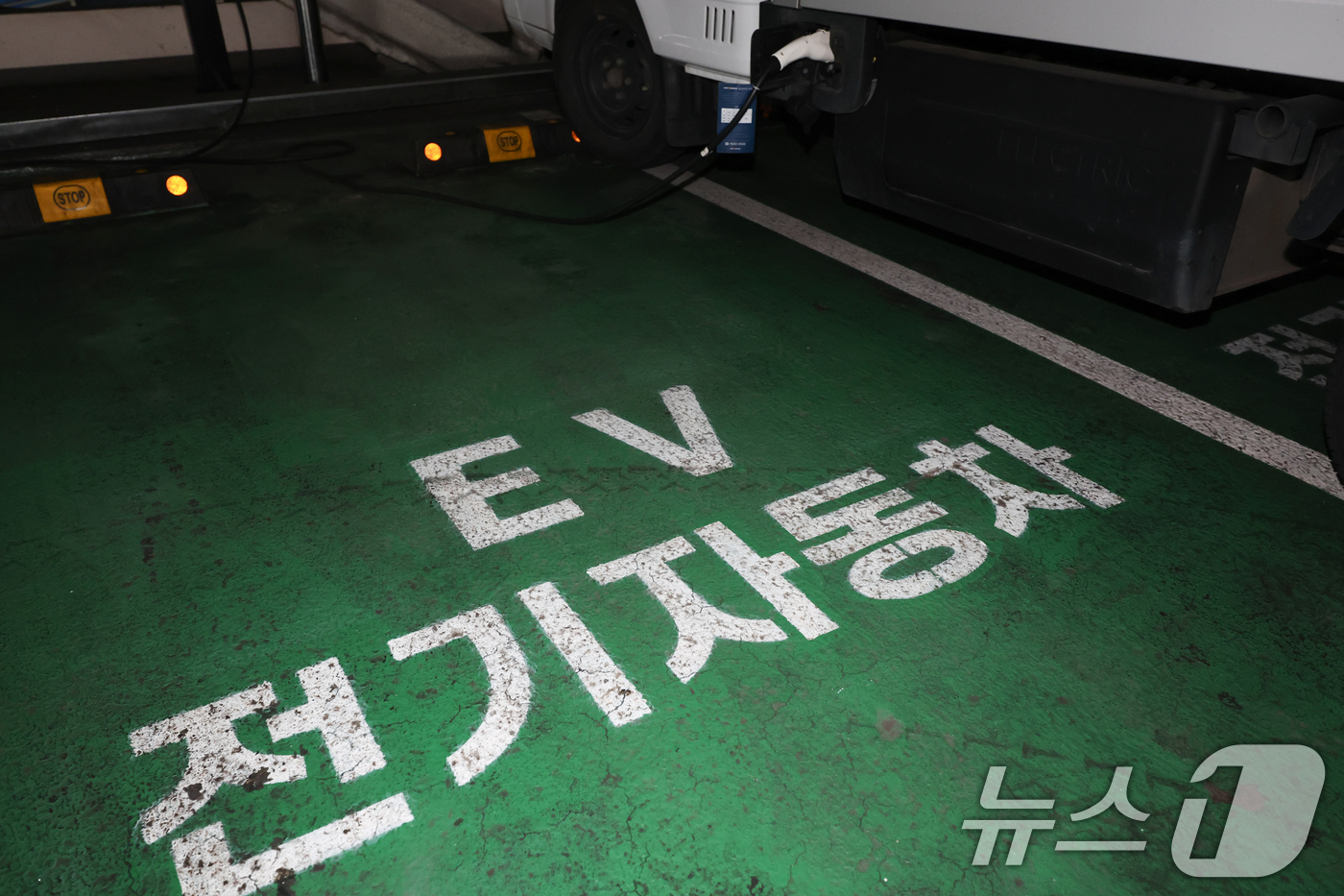 (서울=뉴스1) 허경 기자 = 올해 1분기 국내 전기차 판매량이 전년 동기 대비 30% 이상 증가한 것으로 나타났다.8일 카이즈유 데이터 연구소에 따르면 올해 1분기 국내 전기차 …