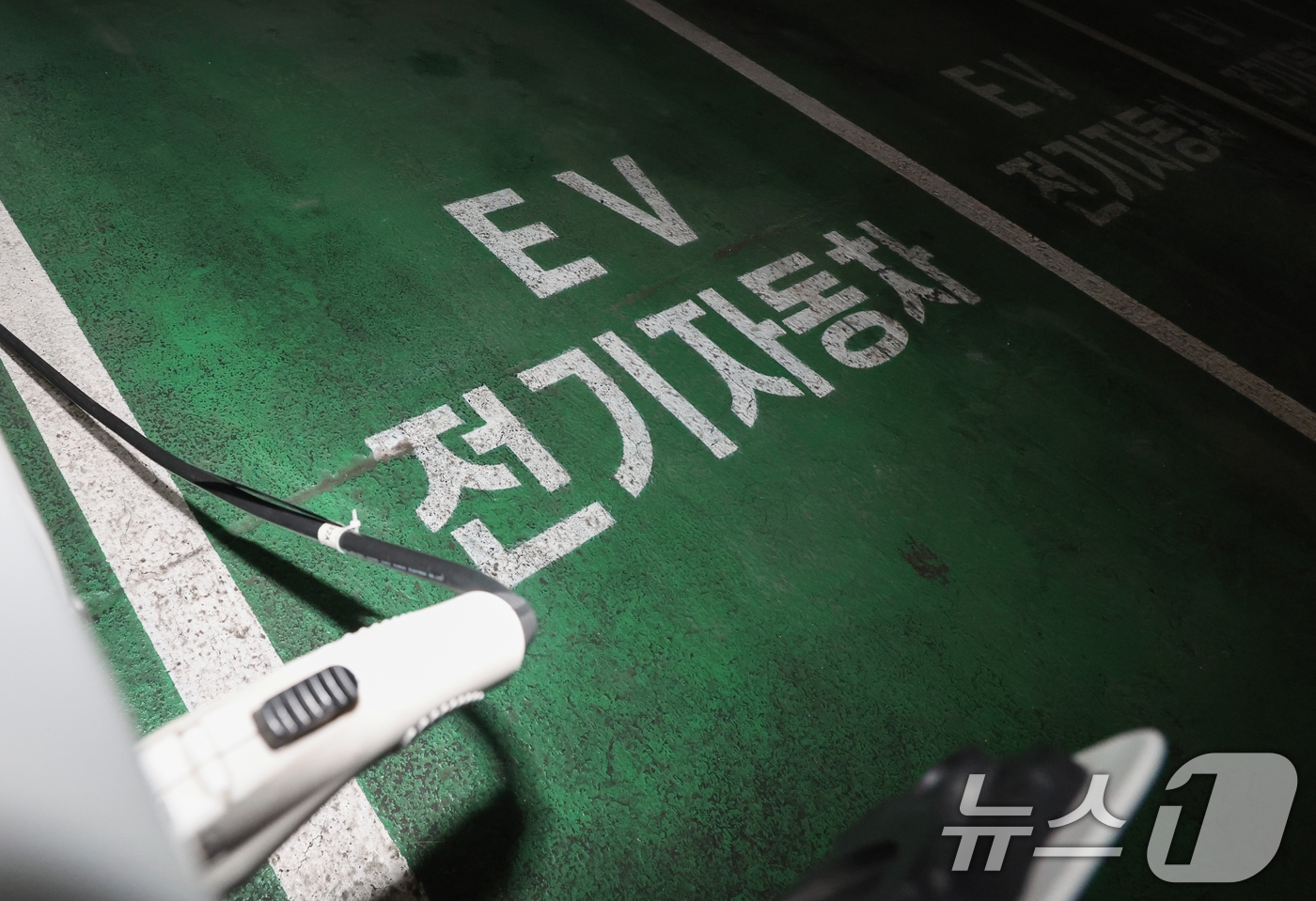 (서울=뉴스1) 허경 기자 = 올해 1분기 국내 전기차 판매량이 전년 동기 대비 30% 이상 증가한 것으로 나타났다.8일 카이즈유 데이터 연구소에 따르면 올해 1분기 국내 전기차 …