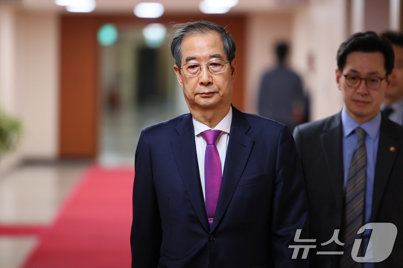 본문 이미지 - 한덕수 대통령 권한대행 국무총리가 8일 서울 종로구 정부서울청사에서 열린 국무회의에 참석하고 있다. (총리실 제공, 재판매 및 DB 금지) 2025.4.8/뉴스1 ⓒ News1 임세영 기자