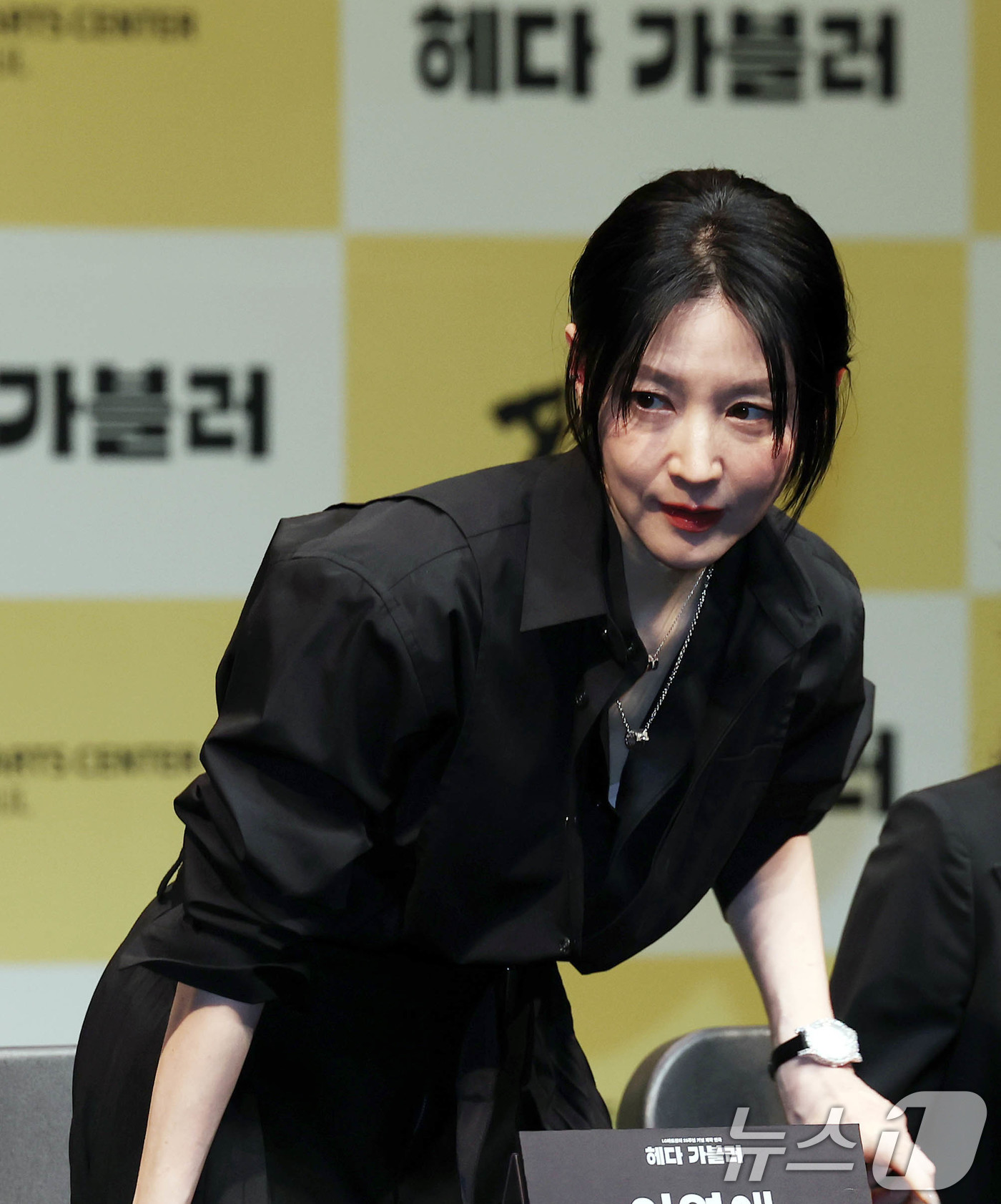 (서울=뉴스1) 오대일 기자 = 32년 만에 연극 무대에 복귀하는 배우 이영애가 8일 오후 서울 강서구 LG아트센터에서 열린 연극 ‘헤다 가블러’(연출 전인철) 제작발표회에 참석해 …