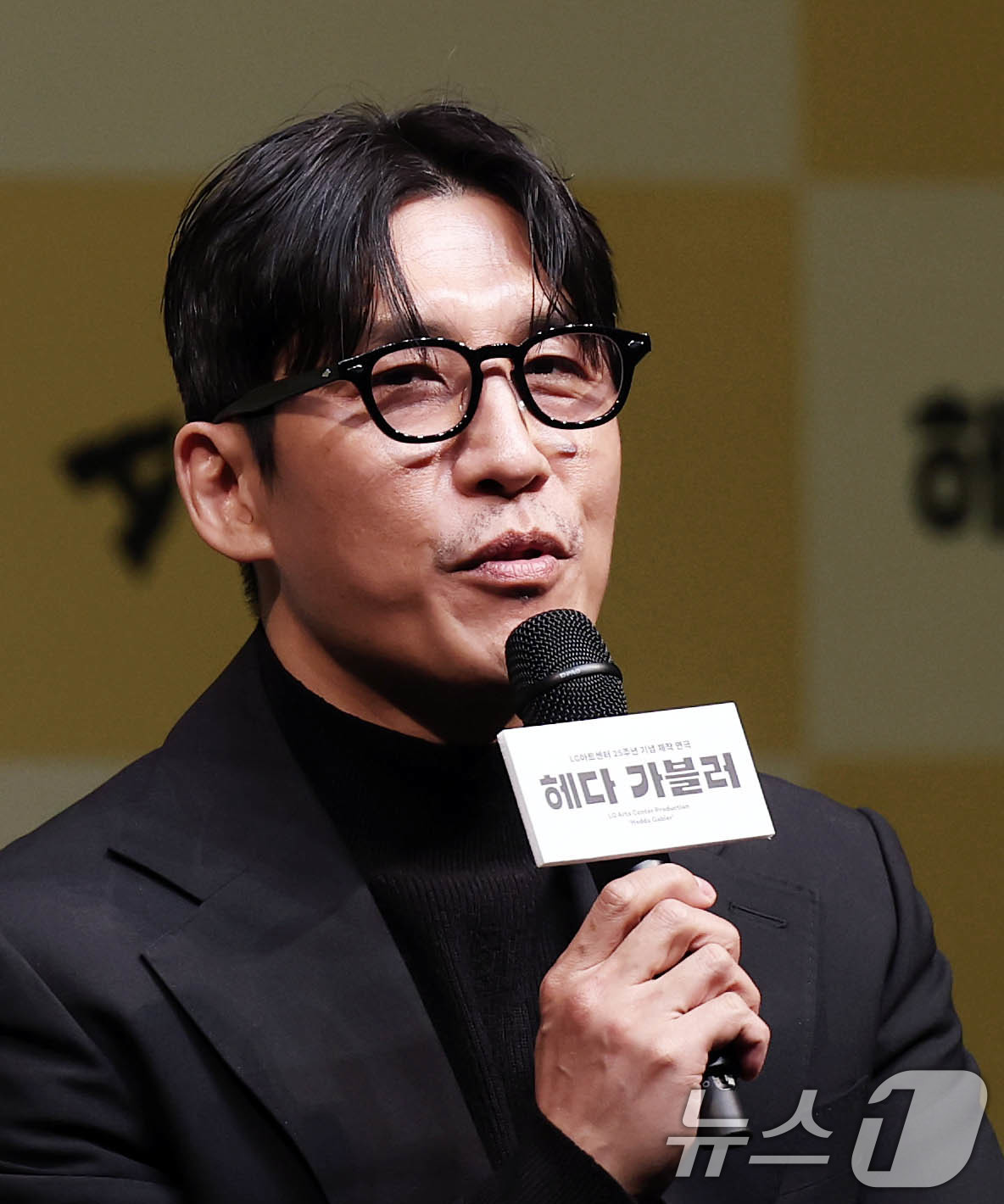 (서울=뉴스1) 오대일 기자 = 배우 지현준이 8일 오후 서울 강서구 LG아트센터에서 열린 연극 ‘헤다 가블러’(연출 전인철) 제작발표회에서 인사말을 하고 있다.세계적인 극작가 헨 …
