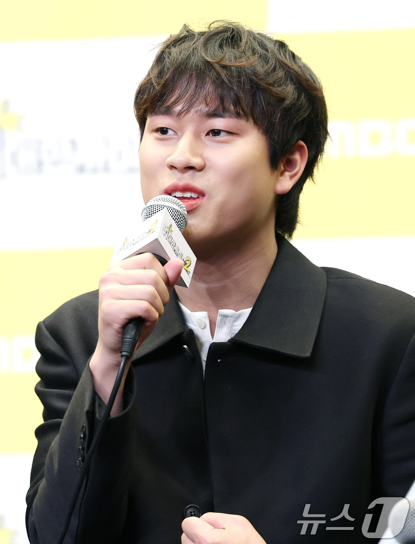 (서울=뉴스1) 권현진 기자 = 가수 이무진이 8일 오후 서울 마포구 상암동 스탠포드호텔에서 열린 MBC every1 '위대한 가이드2' 제작발표회에 참석해 인사말을 하고 있다.' …