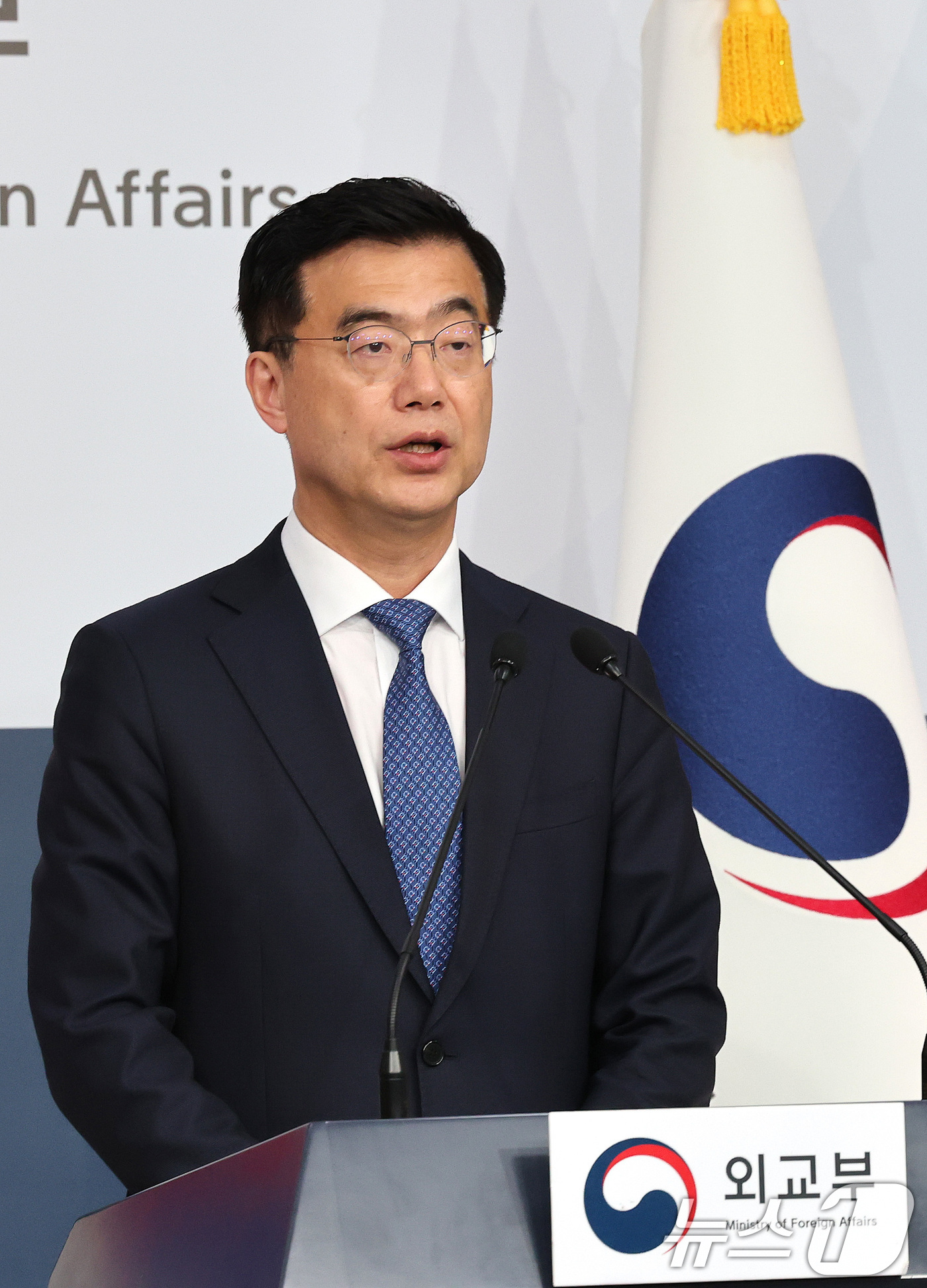 (서울=뉴스1) 임세영 기자 = 이재웅 외교부 대변인이 8일 서울 종로구 외교부 청사에서 정례브리핑을 하고 있다. 2025.4.8/뉴스1